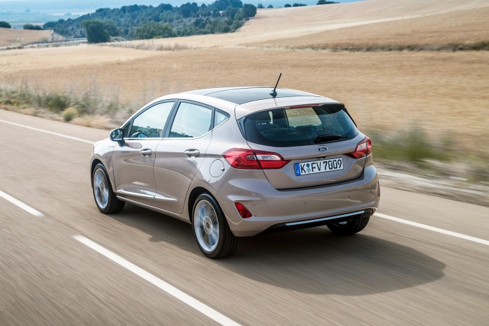 ford-fiesta-2018-bak-700x467.jpg