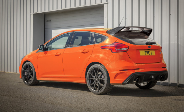 2018-ford-focus-rs-heritage-edition_100643261_m.jpg